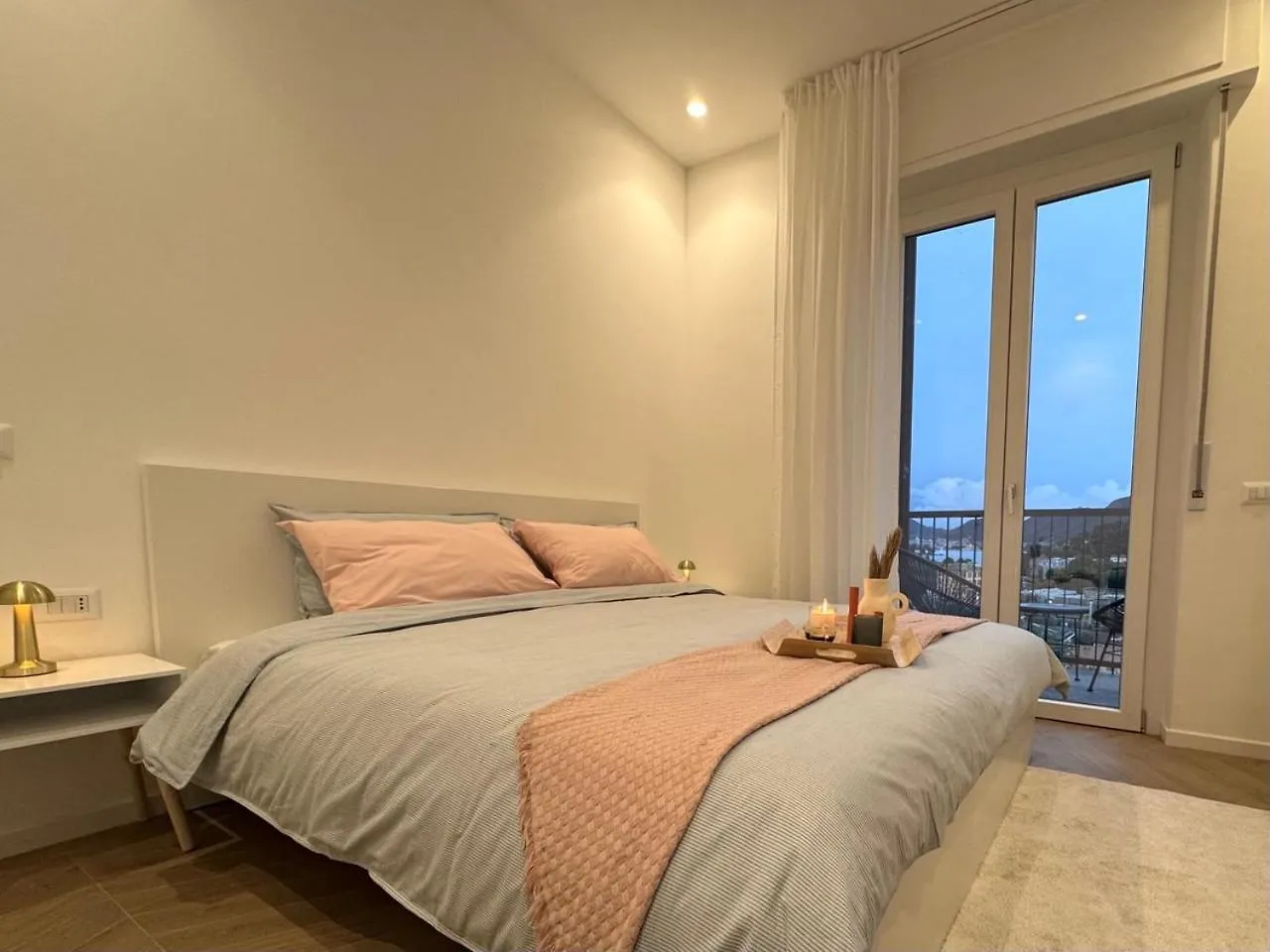 Roccia Verde Apartment 切尔诺比奥 0*,  意大利