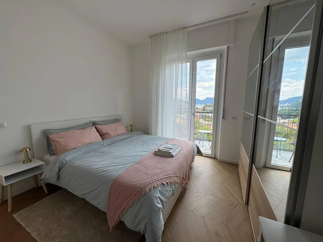Roccia Verde Apartment Τσερνόμπιο 0*,